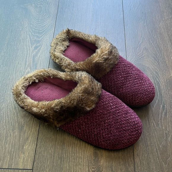 Totes Slippers - Picture 1 of 6